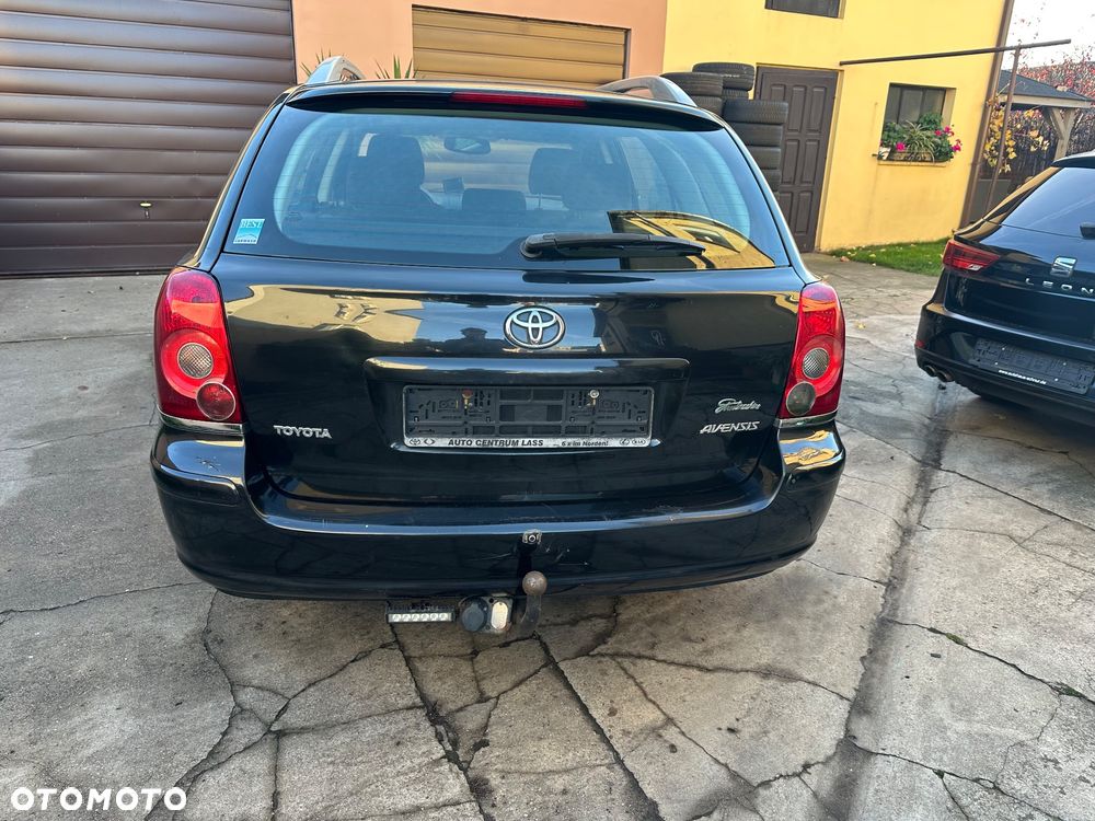 Toyota Avensis 2.0 VVT-i Combi Executive - 18