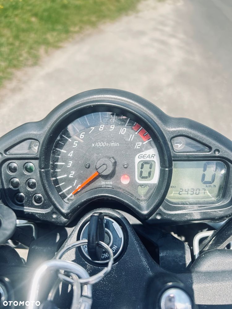 Suzuki Gladius - 8