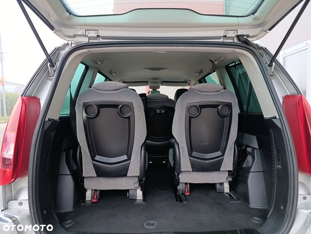 Peugeot 807 HDi 165 Family - 12