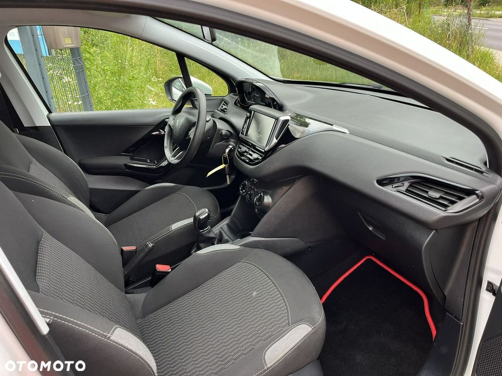 Peugeot 208 - 14