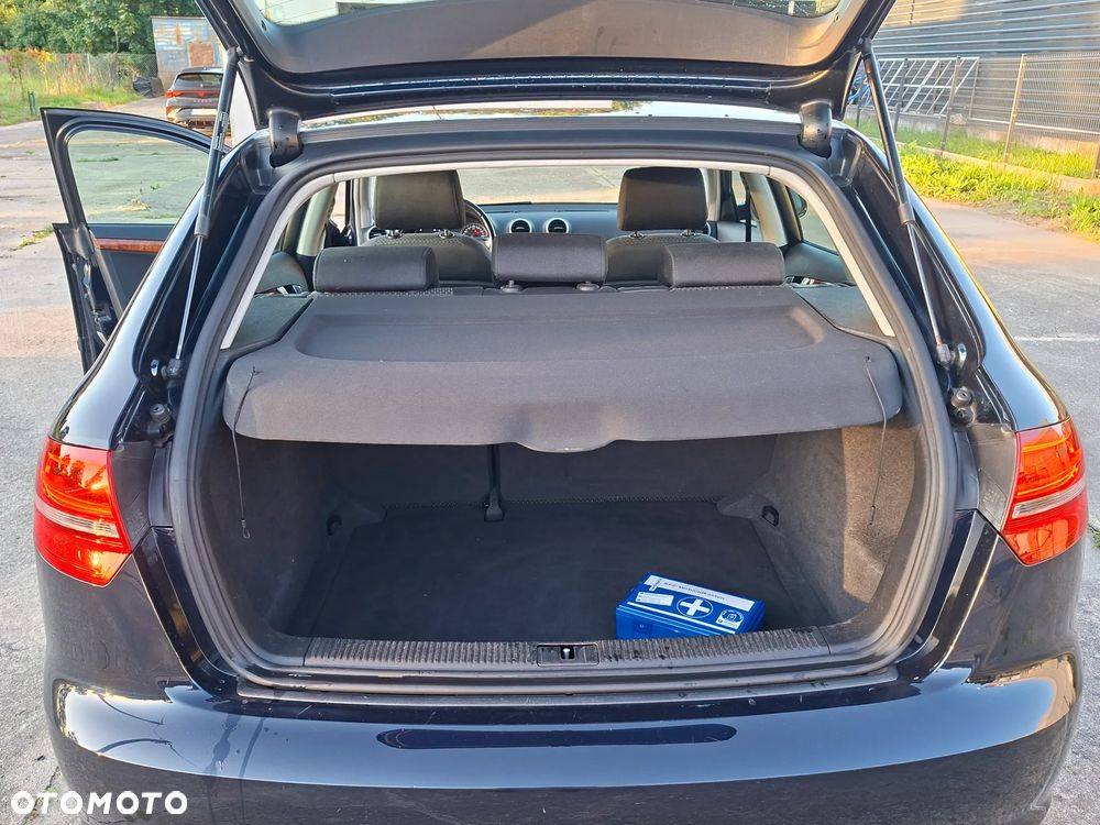 Audi A3 Sportback 1.6 TDI DPF Ambiente - 11