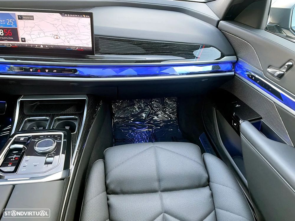 BMW 740 d xDrive Pack Desportivo M - 11