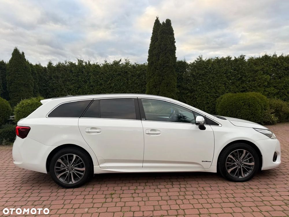 Toyota Avensis 2.0 D-4D Premium - 6