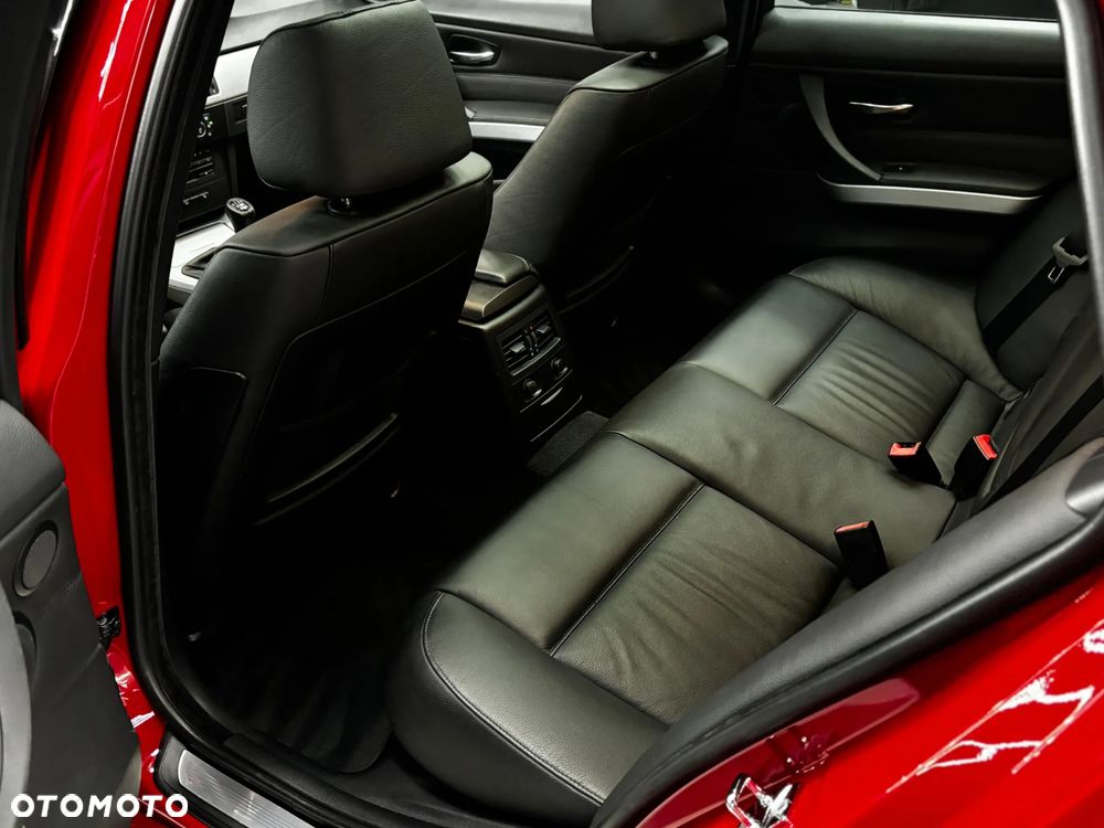 BMW Seria 3 335xi - 12