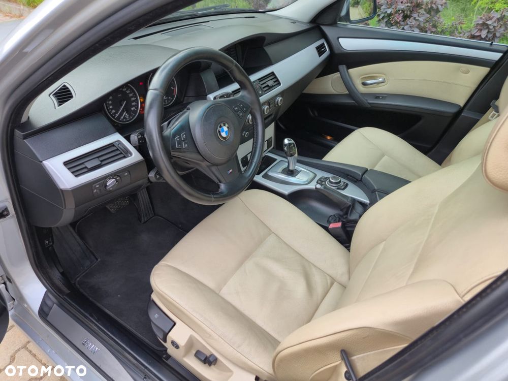 BMW Seria 5 525d xDrive - 11