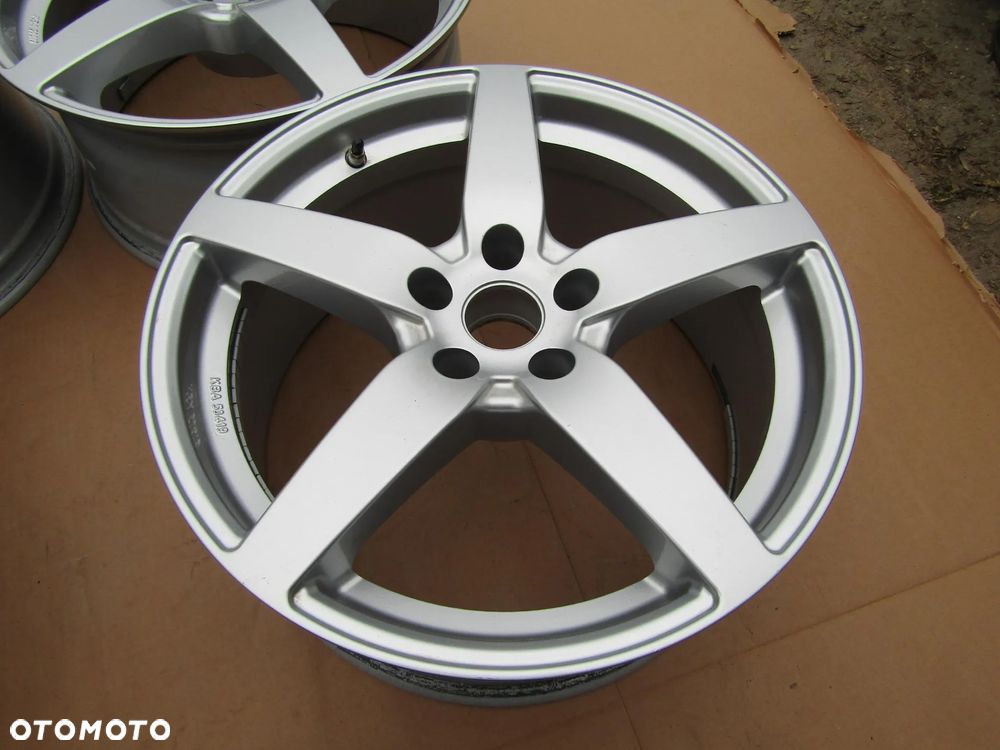 4x Felgi 18 Audi A4 A5 A6 S6 A7 S7 C8 A8 Q3 Q5 Q7 VW Tiguan Mercedes EQ EQC Skoda Karoq Kodiaq Yeti Superb Seat Ateca BMW 8 j 5x112 ET26 - 14