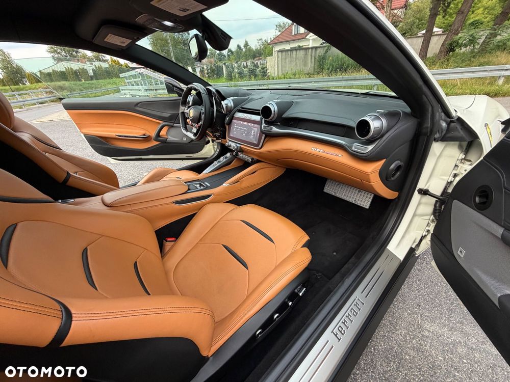 Ferrari GTC4Lusso - 30