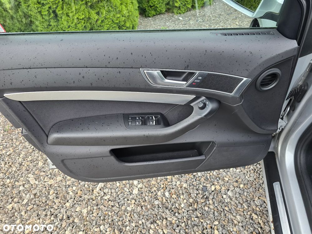Audi A6 Avant 2.4 - 16