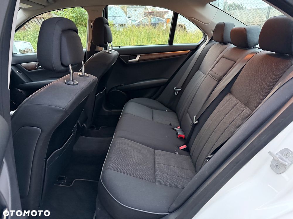 Mercedes-Benz Klasa C 180 CGI BlueEff Elegance - 21