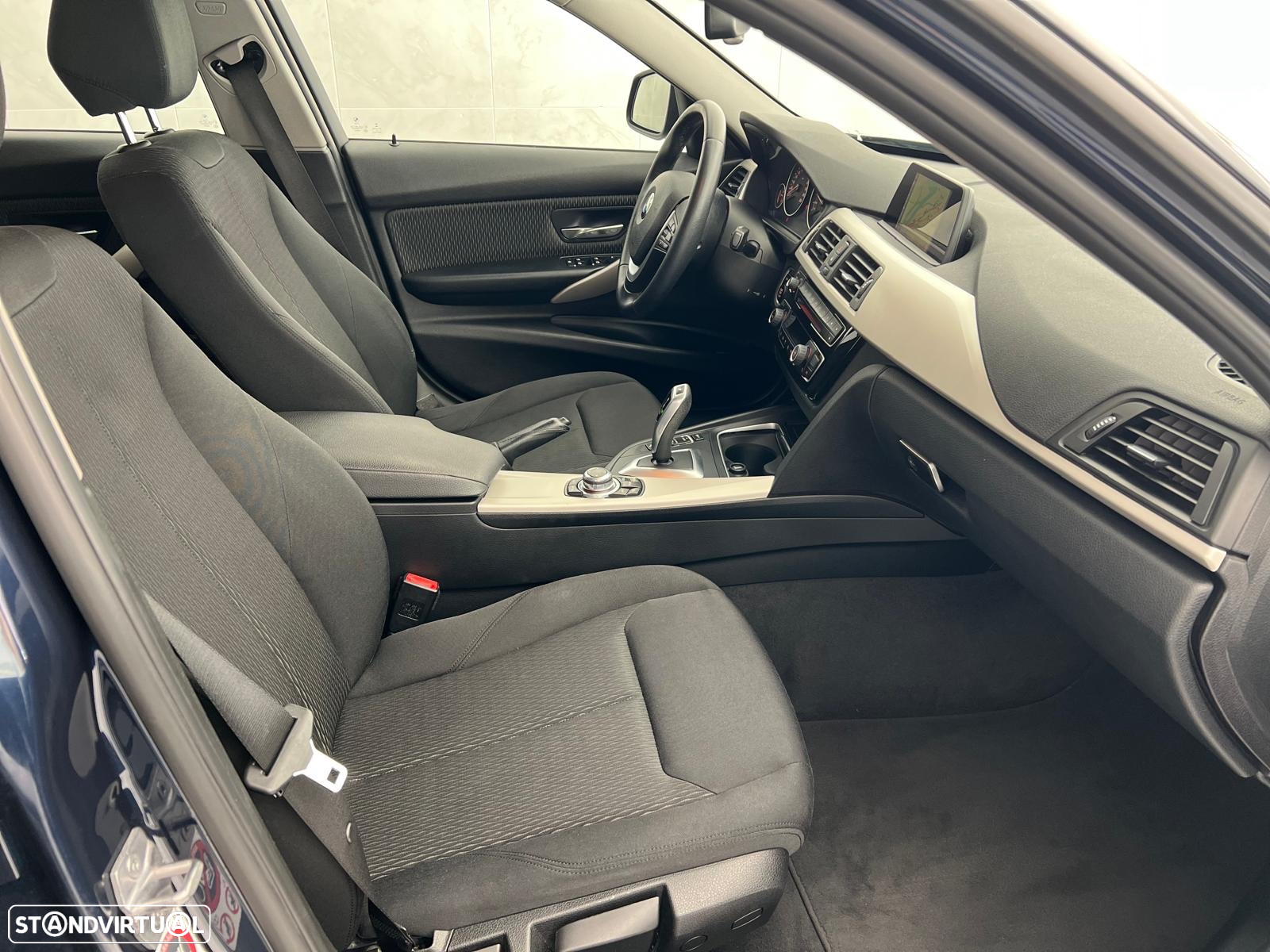 BMW 318 d Touring Advantage Auto - 32