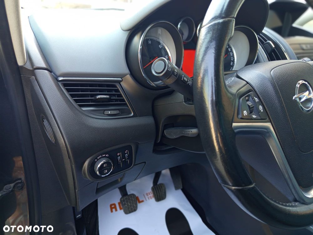 Opel Zafira - 10