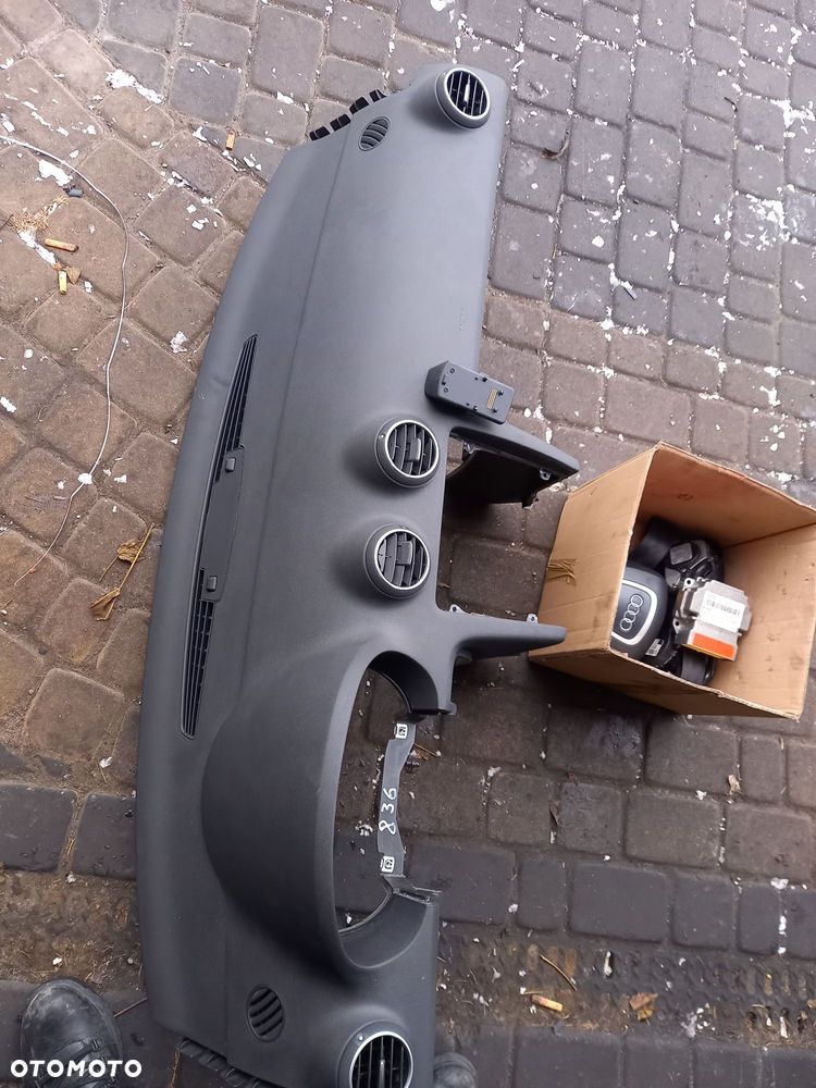 Deska rozdzielcza kokpit poduszki audi a3 8p 3d komplet