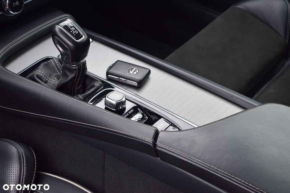 Volvo S90 D5 AWD R-Design - 16