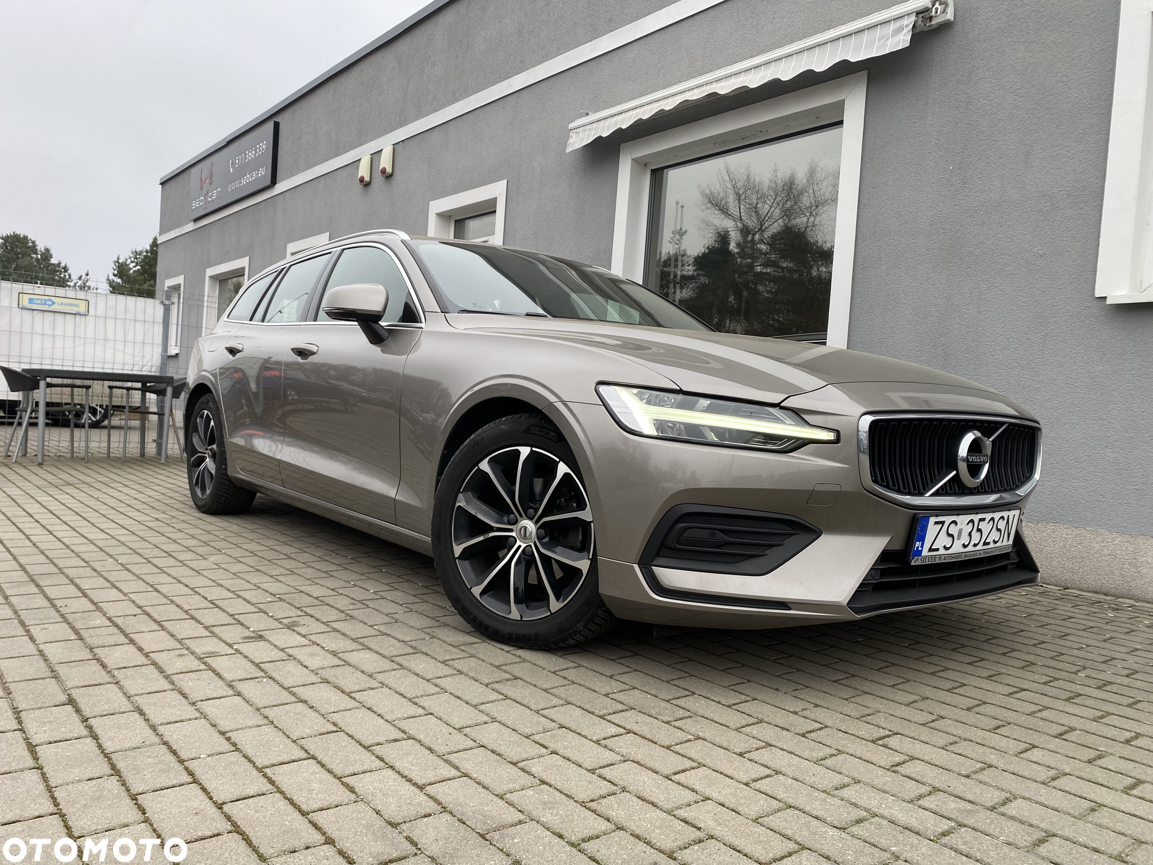 Volvo V60 D4 Geartronic Momentum Pro - 1