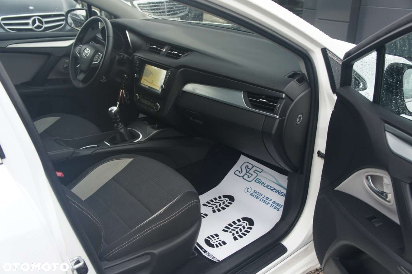 Toyota Avensis - 14