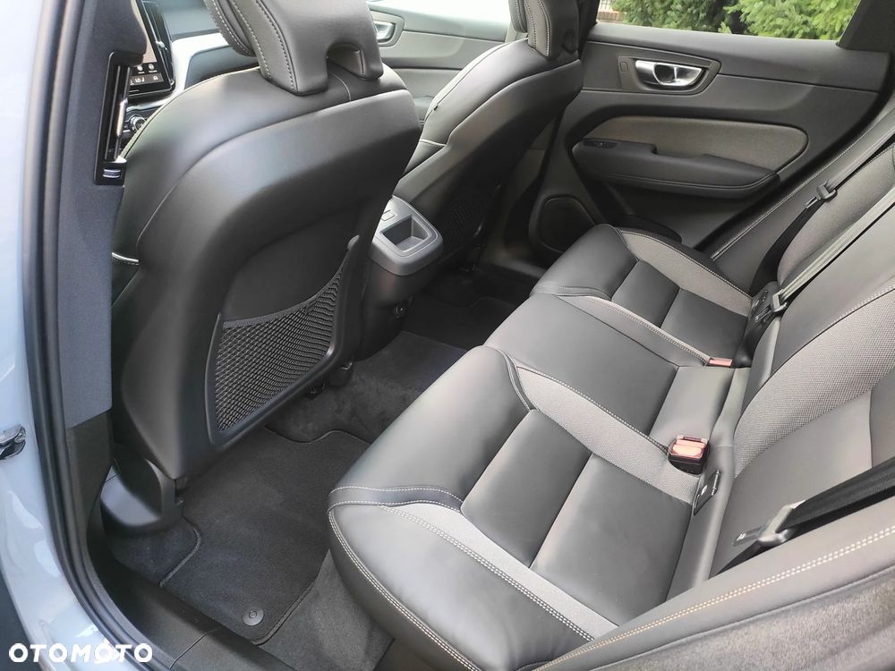 Volvo XC 60 B5 B AWD Ultra Dark - 32