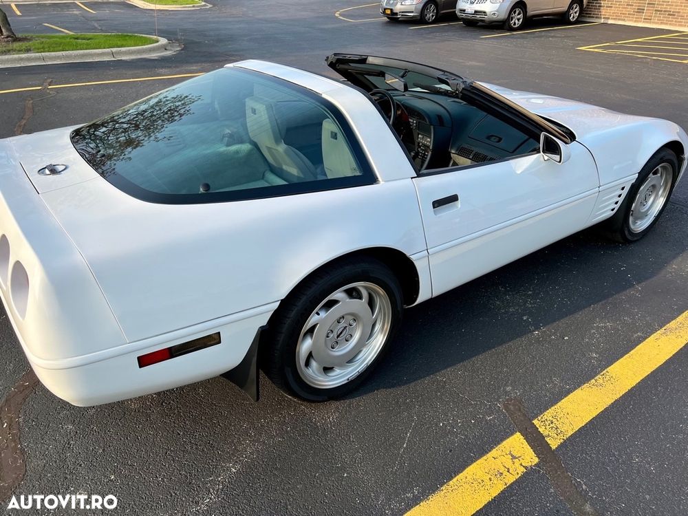 Chevrolet Corvette - 13