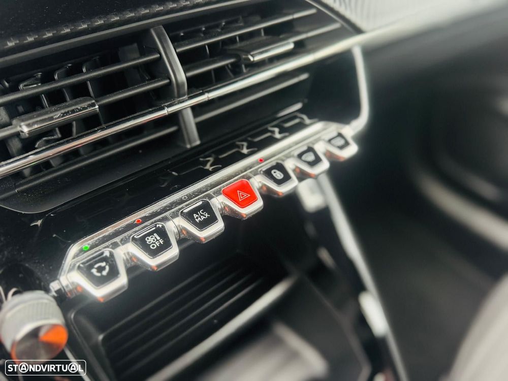 Peugeot 208 1.2 PureTech SE Style - 30