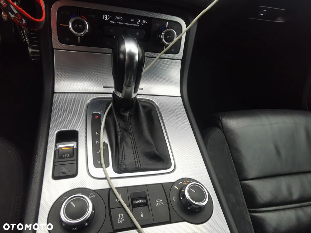 Volkswagen Touareg 3.0 V6 TDI BMT R-Style - 9