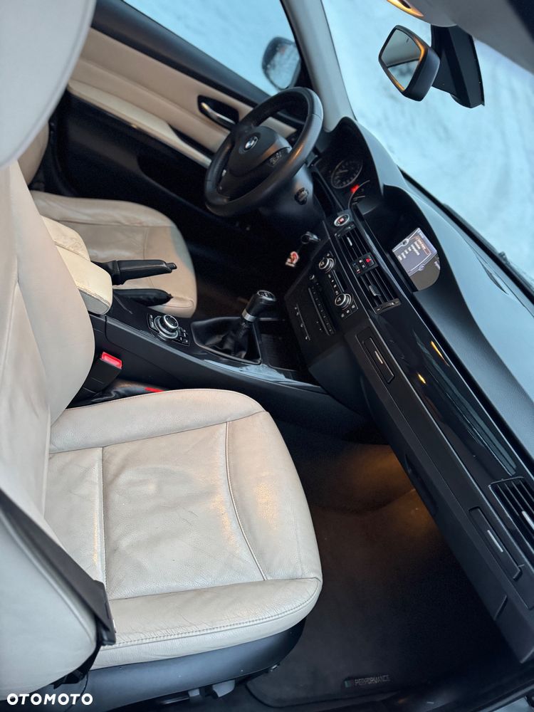 BMW Seria 3 330d xDrive - 29