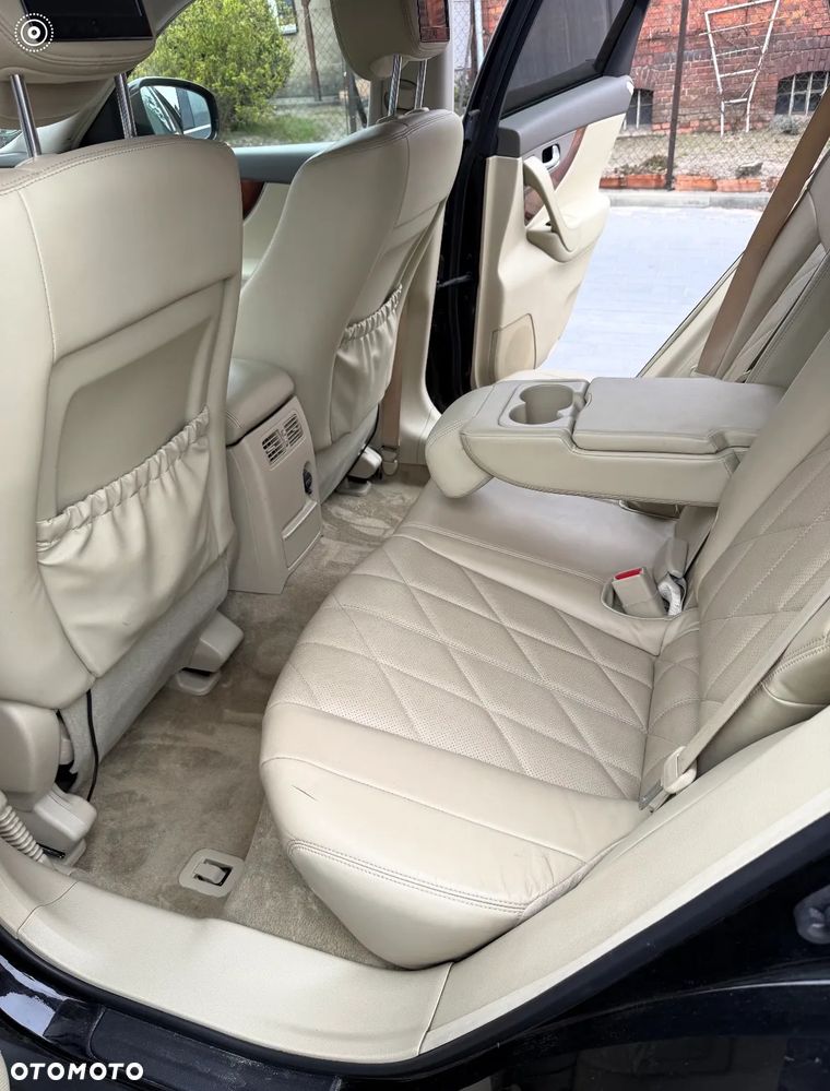 Infiniti Q70 3.7 Sport Tech EU6 - 9