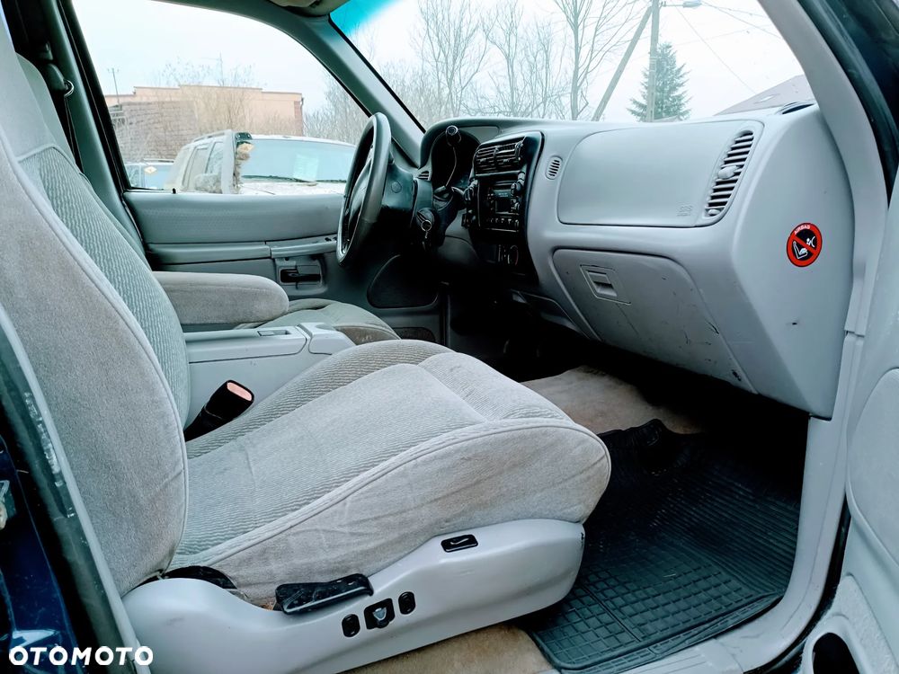 Ford Explorer - 11