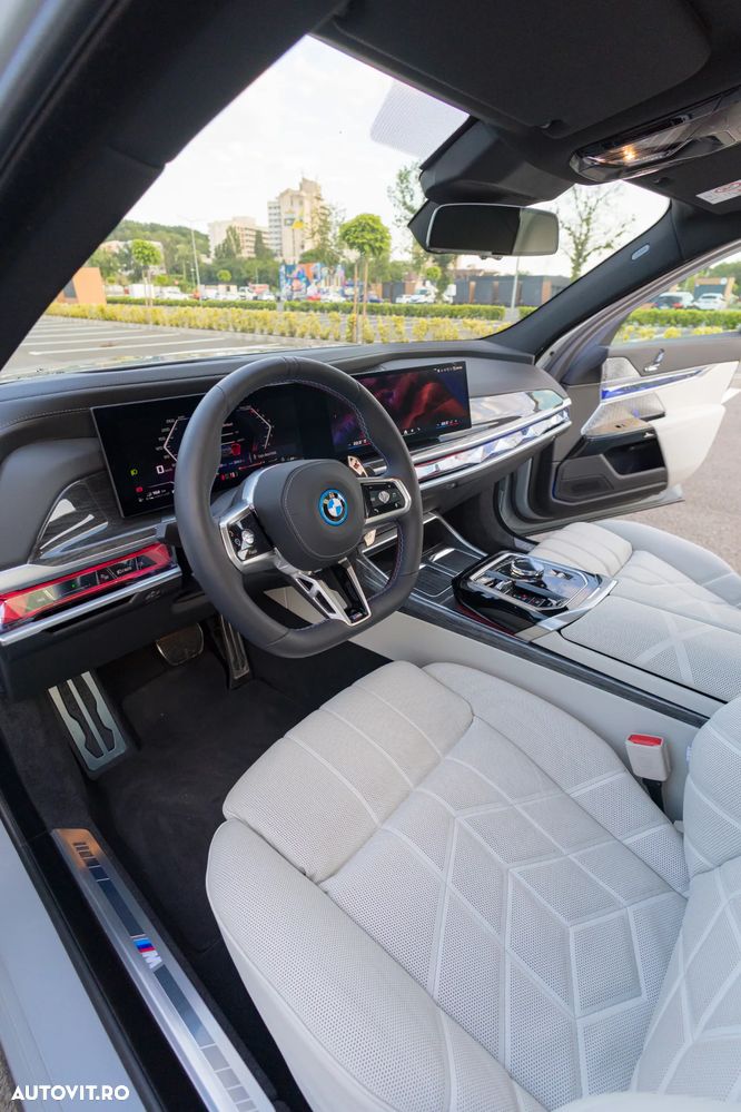 BMW M7 2025 — imagine 8