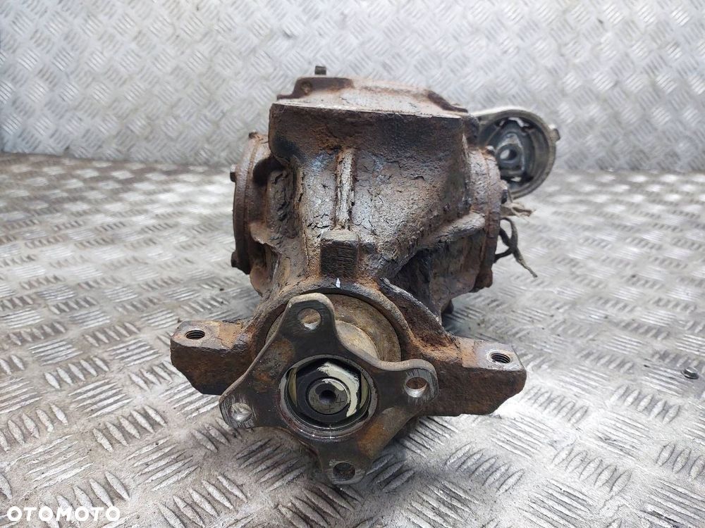 DYFERENCJAŁ DYFER MOST BMW E30 318i M40 4.45 BMW E36 COMPACT BMW E34 - 2