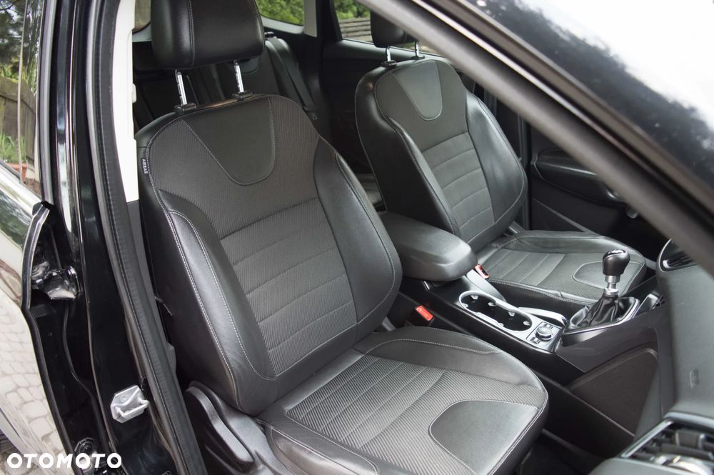 Ford Kuga 2.0 TDCi 2x4 Titanium - 34