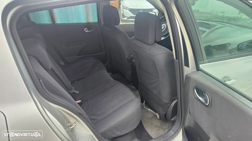 Renault Mégane 1.5 dCi Dynamique Luxe - 8