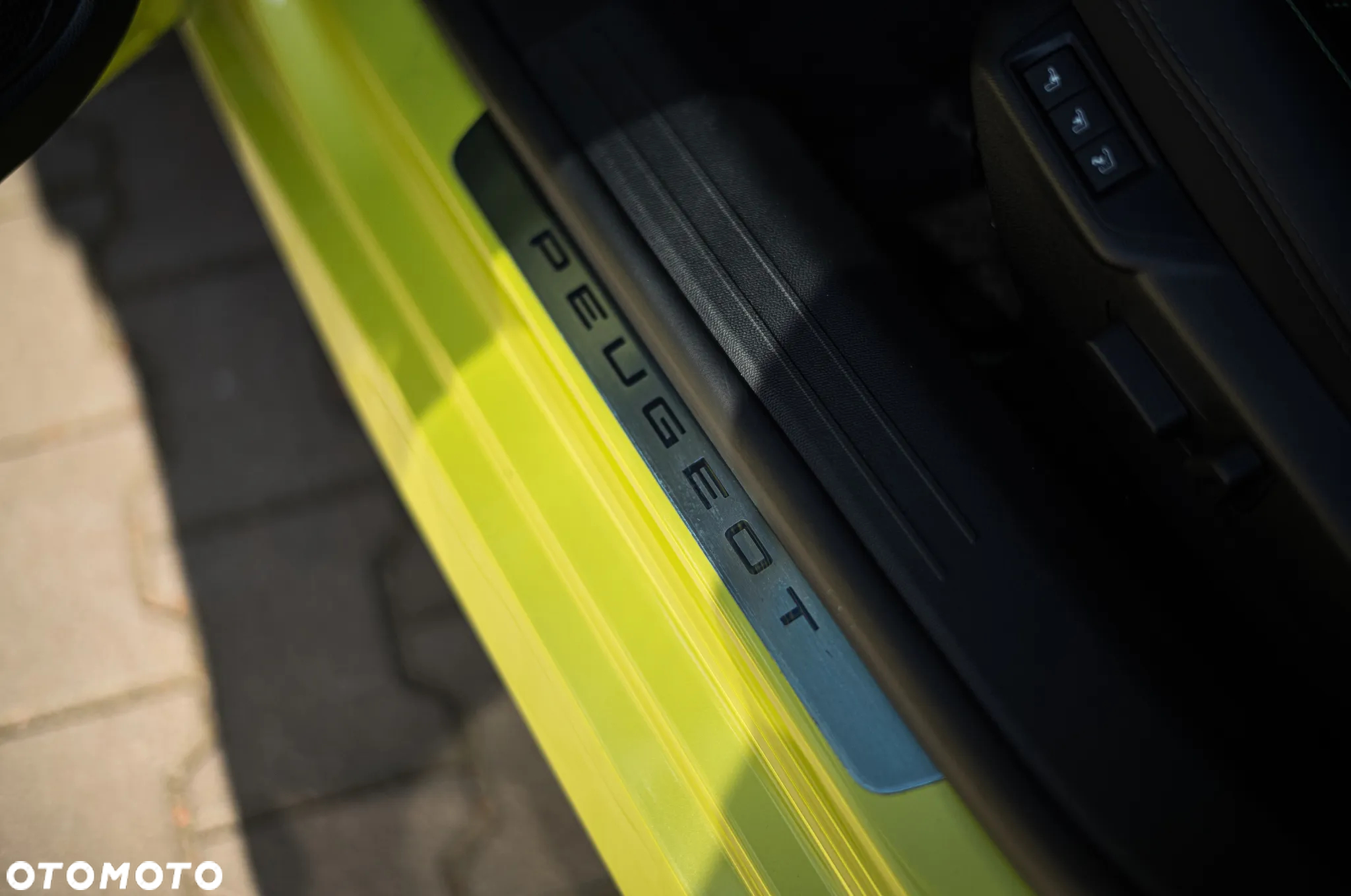 Peugeot 208 - 16