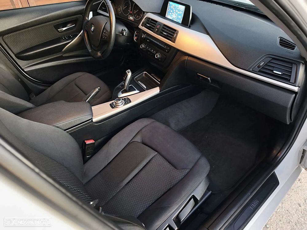 BMW 318 d Auto Line Sport - 21