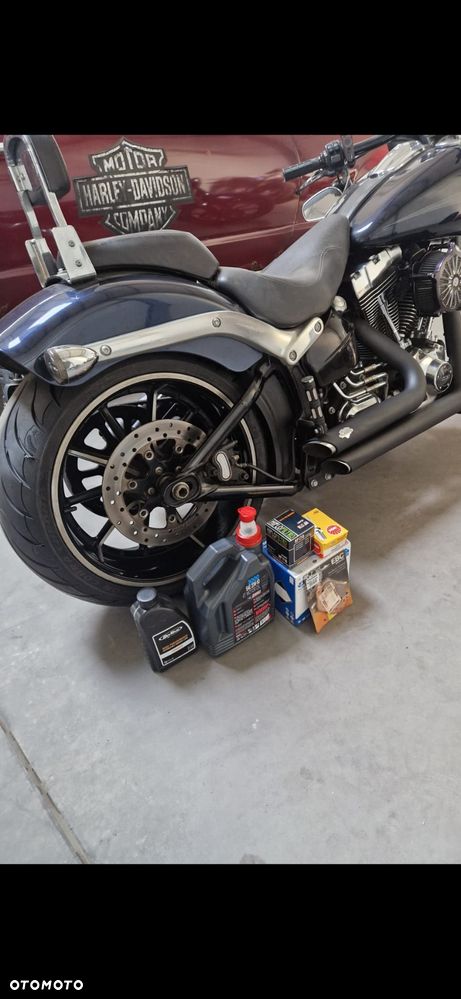 Harley-Davidson Softail Breakout - 20