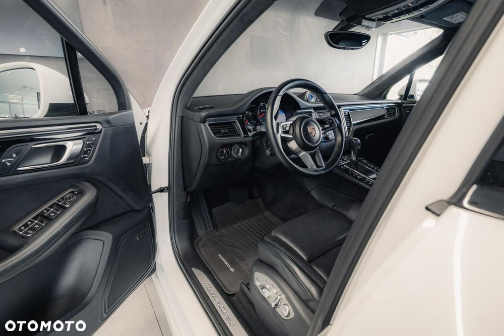 Porsche Macan Turbo - 10