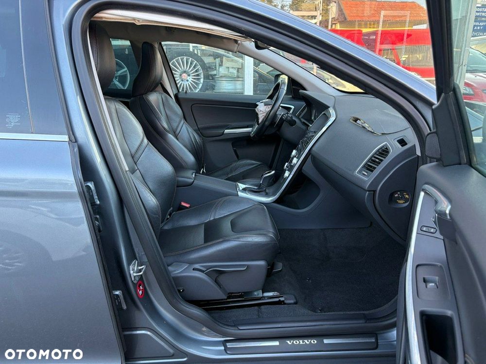 Volvo XC 60 D4 AWD Geartronic Momentum - 24