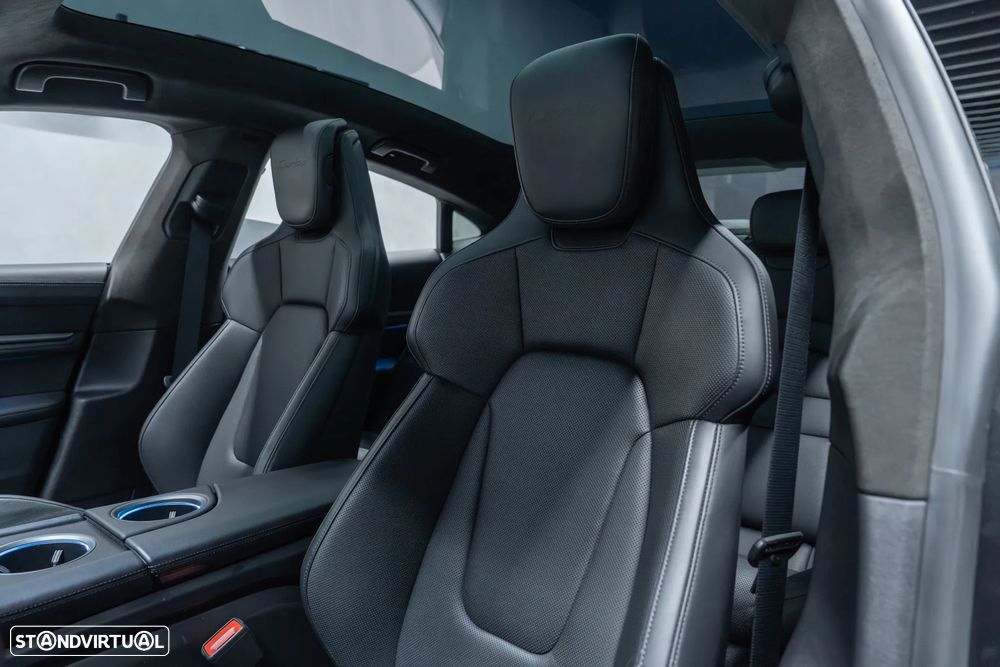 Porsche Taycan Turbo - 30