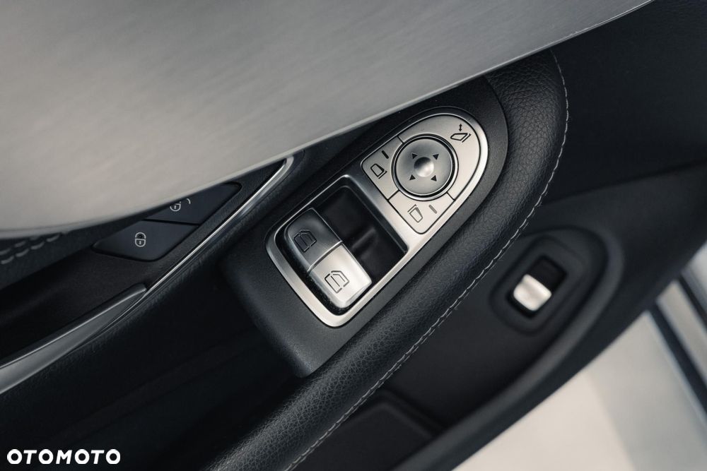 Mercedes-Benz Klasa C 300 9G-TRONIC - 30
