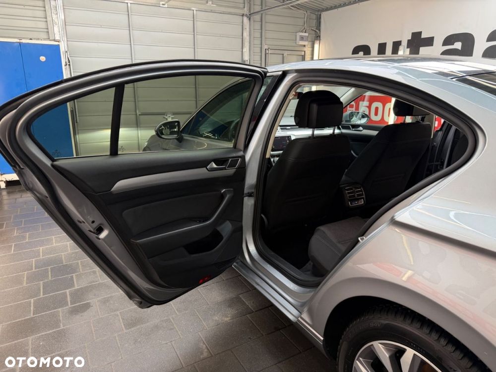 Volkswagen Passat - 32