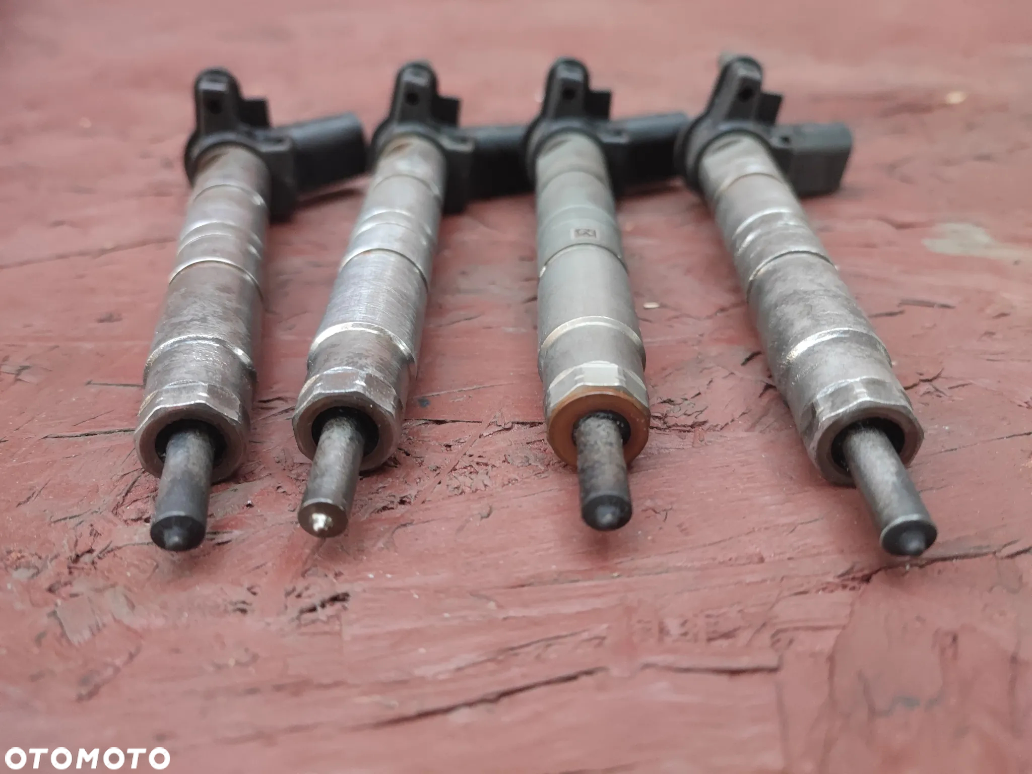 BMW E60LCI / E81 / E82 / E88 / E87 / E90 / E91LCI / E92 / E93 ORYGINALNY WTRYSKIWACZ PALIWA PIEZO / WTRYSKI KOMPLET 4 SZTUKI PIEZO-ELEKTRYCZNYCH DO SILNIKÓW GAMY N47D20 177KM DIESLA O NR. 13 53 7 797 877 - 05 ( 60 ) SPRAWNE W 100% - 9