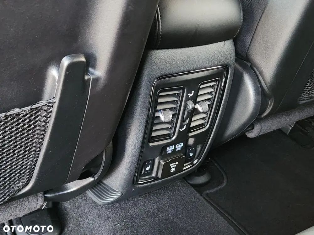 Jeep Grand Cherokee - 16