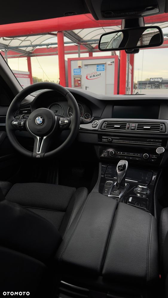 BMW Seria 5 525d xDrive - 12
