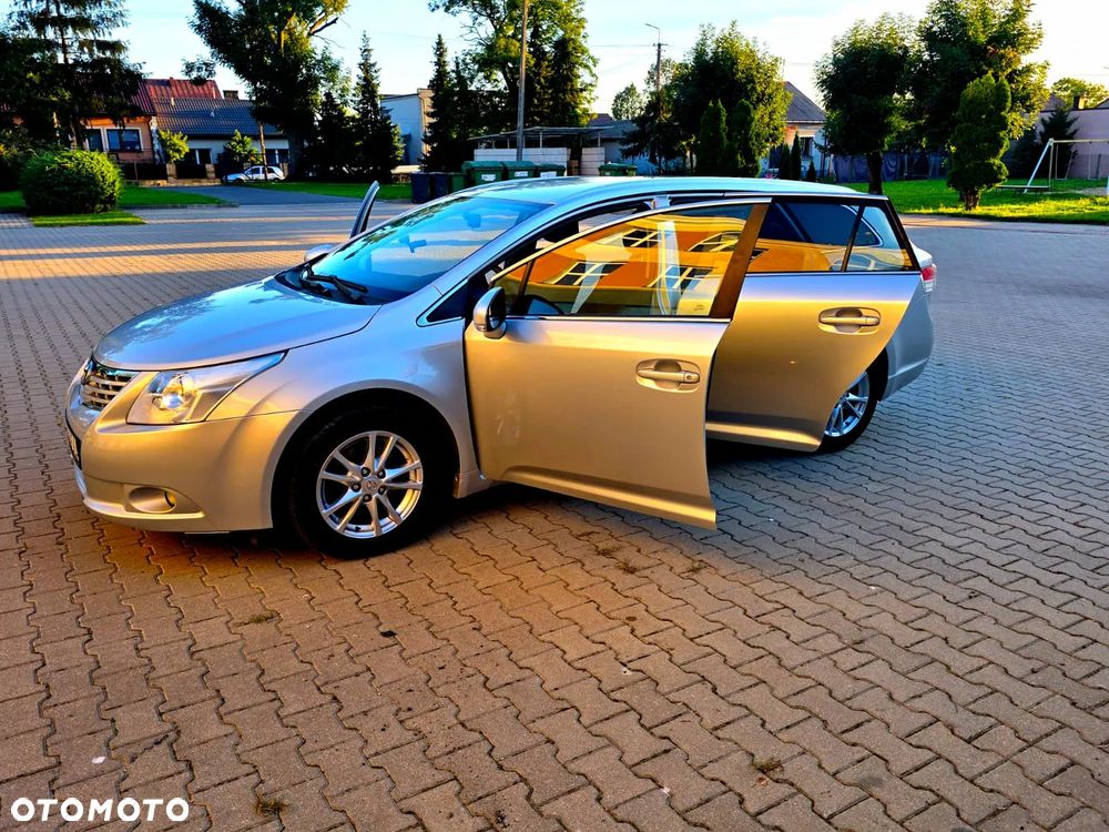 Toyota Avensis - 20