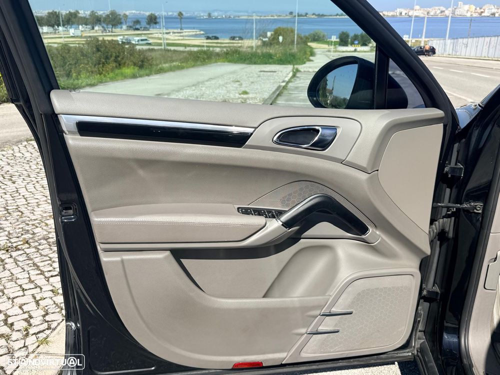 Porsche Cayenne - 21