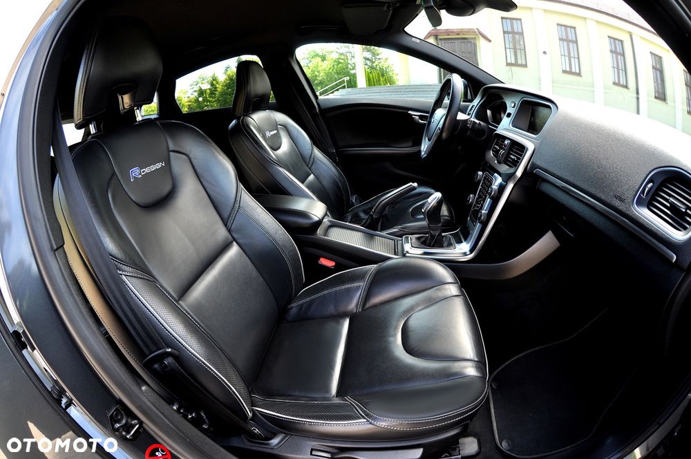 Volvo V40 D3 R-Design Summum - 19