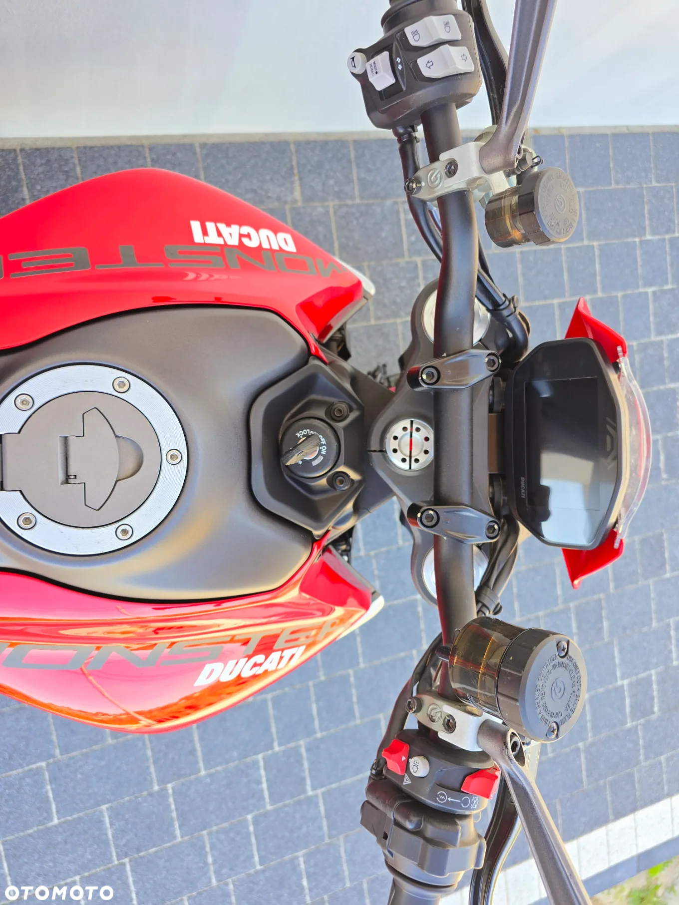Ducati Monster - 11