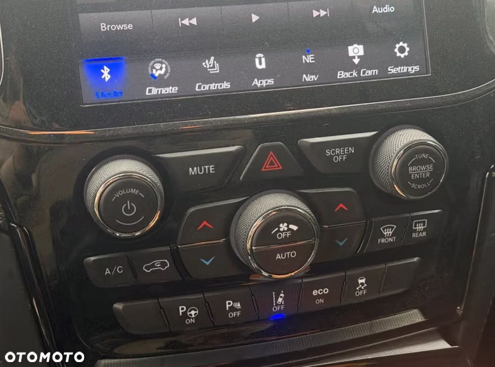 Jeep Grand Cherokee - 22