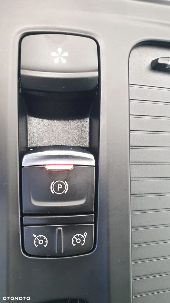 Renault Megane ENERGY TCe 130 EDC BOSE EDITION - 28