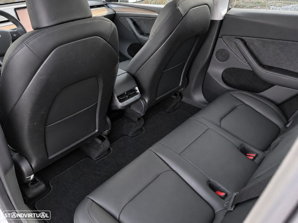 Tesla Model Y Long Range Dual Motor AWD - 12