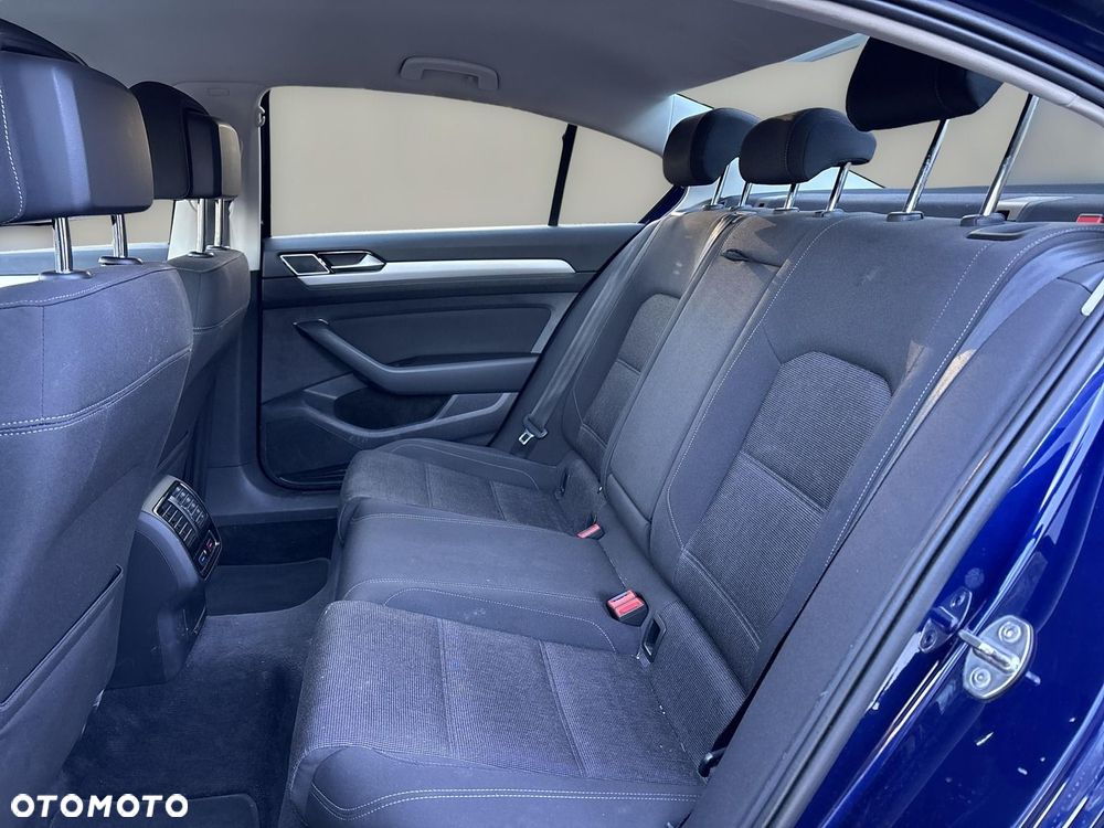 Volkswagen Passat - 14