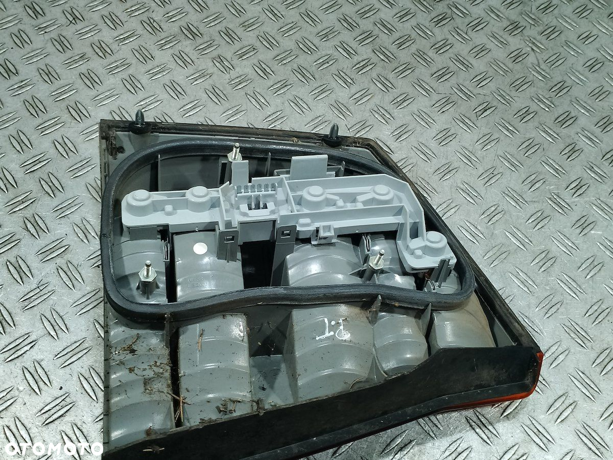 LAMPA TYLNA PRAWA OPEL VECTRA C SEDAN - 5